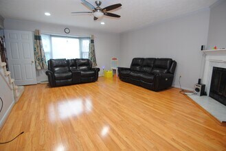 37 Cadogan Way in Nashua, NH - Building Photo - Building Photo