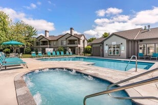 Forest Hills in Eugene, OR - Building Photo