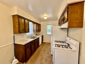 3718 Groveland Ave SW in Wyoming, MI - Building Photo - Building Photo