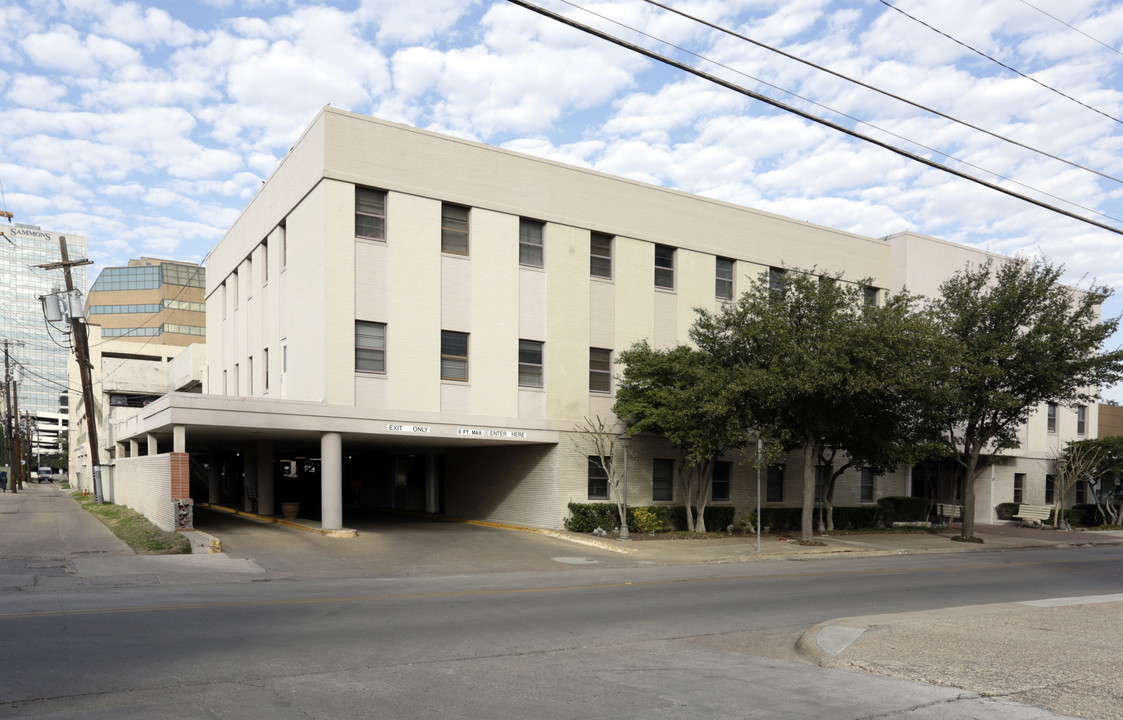 Highland House in Dallas, TX - Building Photo