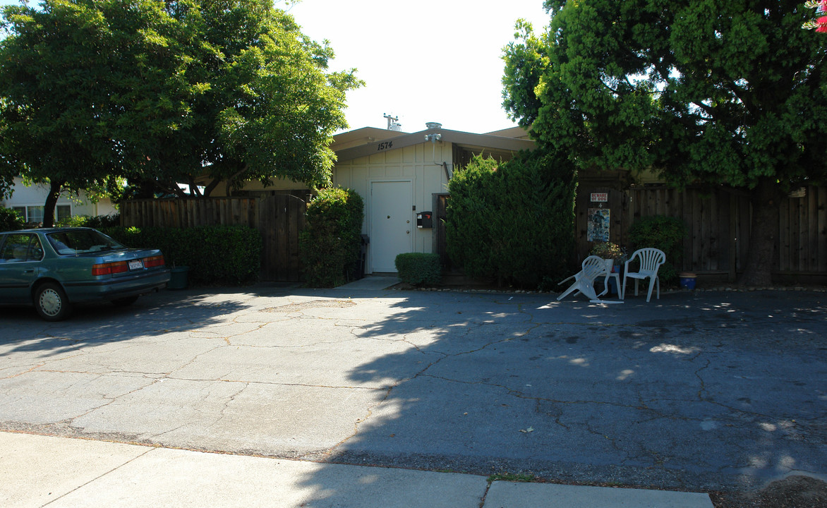 1574 Albatross Dr in Sunnyvale, CA - Building Photo