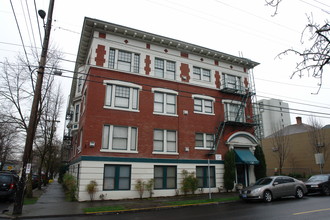 Overtorn Apartments in Portland, OR - Building Photo - Building Photo