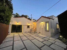 728 Westbourne Dr in West Hollywood, CA - Building Photo