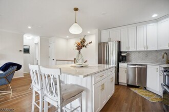 50 Brandywyne Dr in Florham Park, NJ - Foto de edificio - Building Photo