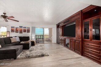 7970 E Camelback Rd in Scottsdale, AZ - Foto de edificio - Building Photo