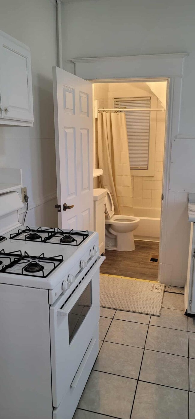 585 Case Ave, Unit 1 in St. Paul, MN - Building Photo - Building Photo