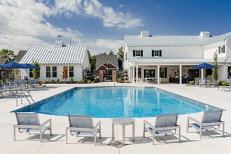 Dupont Meadows in Fort Wayne, IN - Building Photo - Building Photo