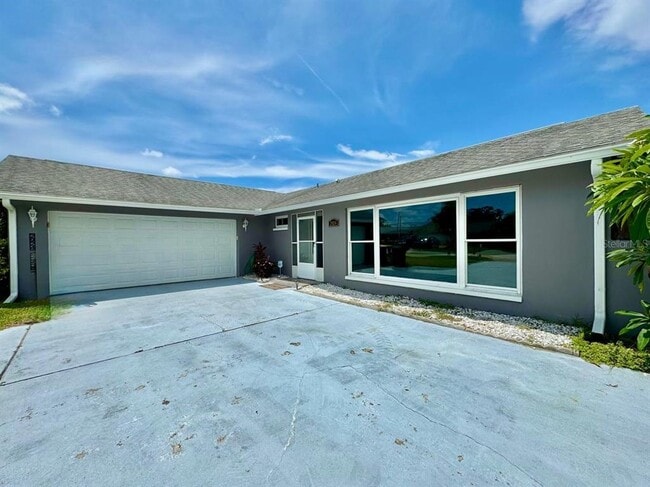 property at 2924 Catherine Dr