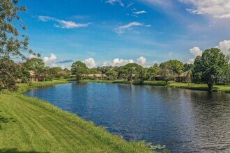 5319 Myrtle Wood, Unit 4 in Sarasota, FL - Building Photo - Building Photo