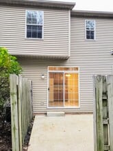 2158 Kenyon St. N.E., Unit Unit B in Louisville, OH - Foto de edificio - Building Photo