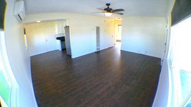 208 E 221st St in Carson, CA - Foto de edificio - Building Photo