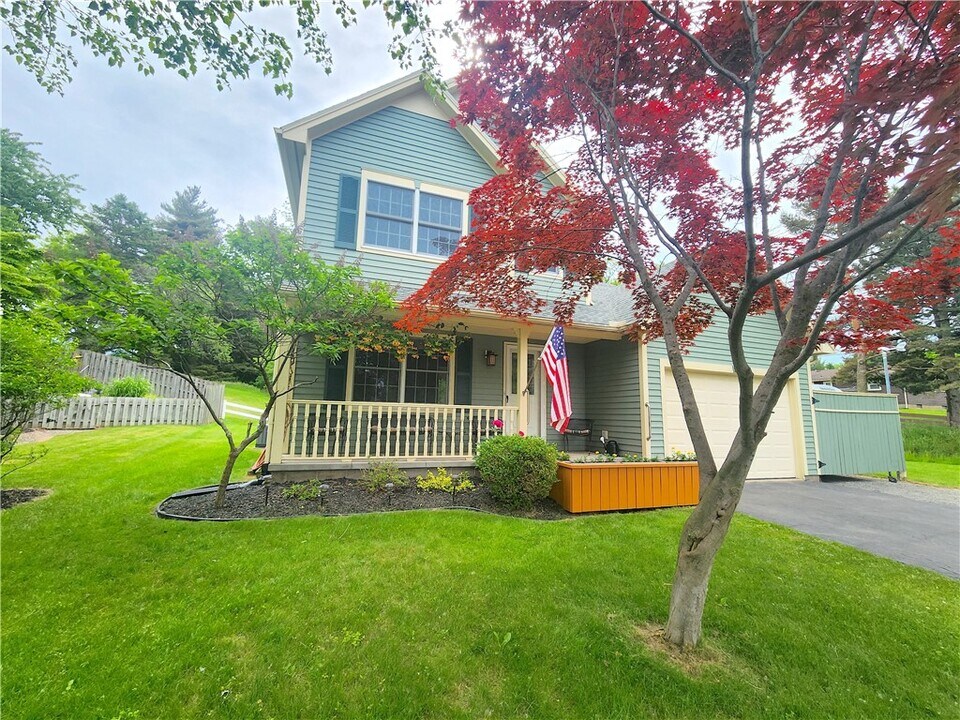 9 Wisteria Ln in Rochester, NY - Building Photo