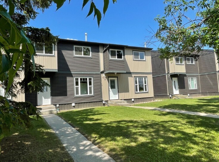 The Westside Towns in Stettler, AB - Building Photo