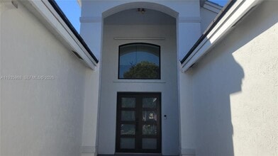 381 Cameron Dr in Weston, FL - Building Photo - Building Photo