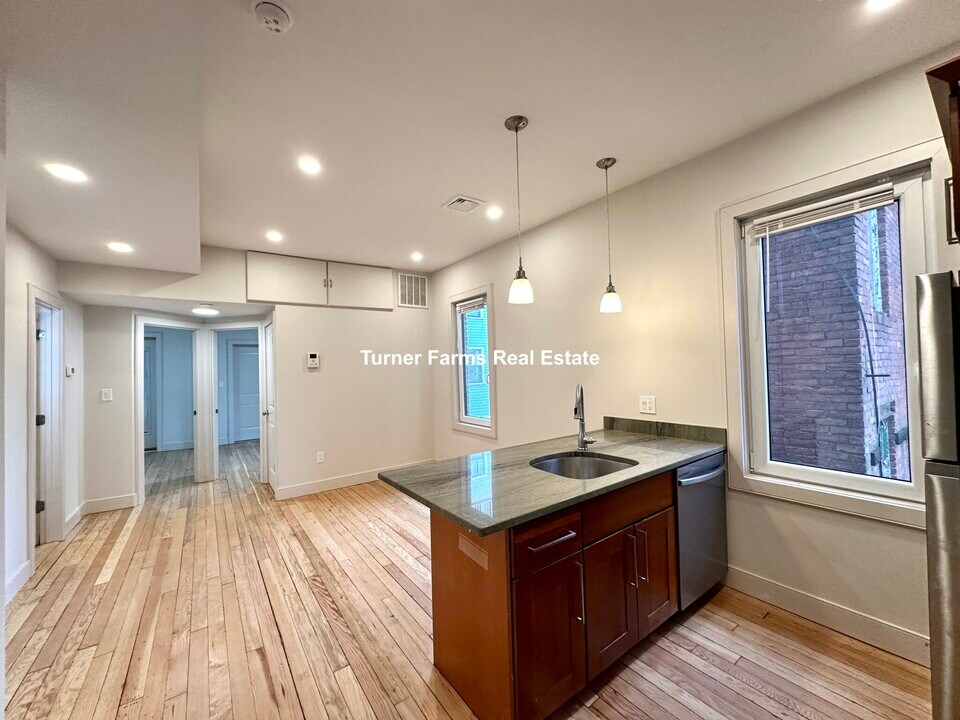 5 Saint Margaret St, Unit 2 in Boston, MA - Foto de edificio