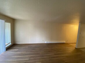 1411 N 26th St-Unit -D228 in Mount Vernon, WA - Foto de edificio - Building Photo