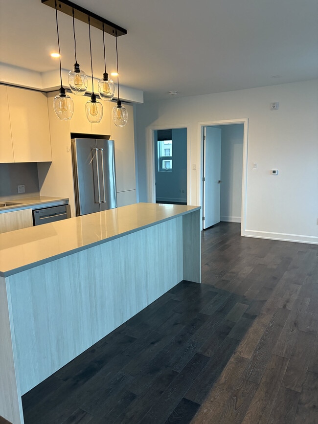 property at 195-710 Hunter St E