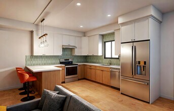 1363 W 35th Pl, Unit 1363 in Los Angeles, CA - Building Photo - Building Photo