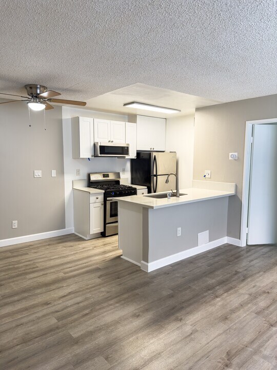 Jordan Apartments in Canoga Park, CA - Building Photo