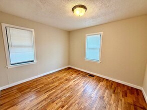 1325 W 24TH St S in Independence, MO - Building Photo - Building Photo