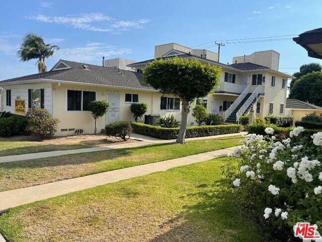 property at 10613 Crenshaw Blvd