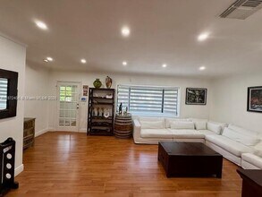 1645 SW 40th Ave in Miami, FL - Building Photo - Building Photo