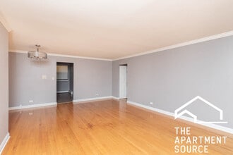 1600 W Jarvis Ave in Chicago, IL - Building Photo - Building Photo