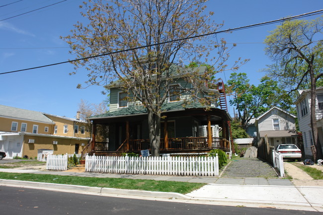 608 Sewall Ave in Asbury Park, NJ - Building Photo - Building Photo