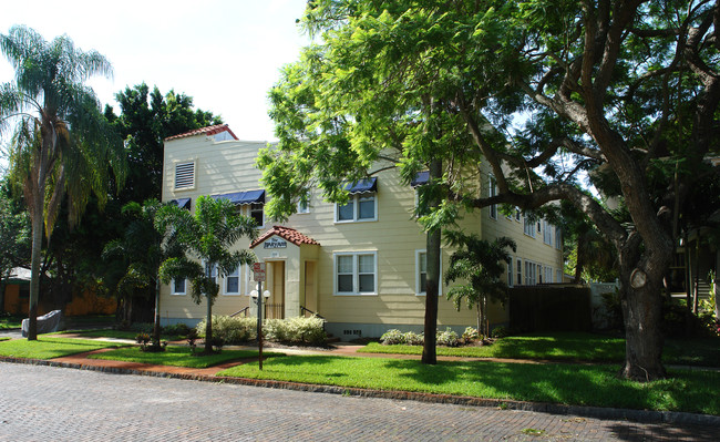 456 13th Ave NE in St. Petersburg, FL - Foto de edificio - Building Photo