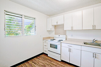 Waimanalo Apartments in Waimanalo, HI - Building Photo - Building Photo