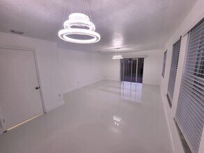 19340 SW 103rd Ct in Cutler Bay, FL - Foto de edificio - Building Photo