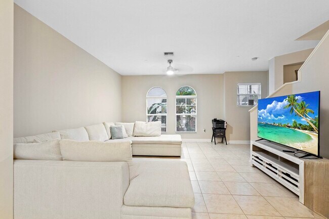 1033 NE 17th Way in Fort Lauderdale, FL - Foto de edificio - Building Photo