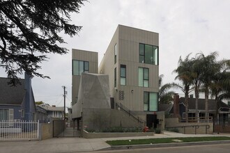 1243 N Gower St in Los Angeles, CA - Building Photo - Building Photo