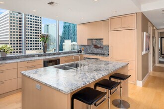 1521 2nd Ave, Unit 1701 in Seattle, WA - Foto de edificio - Building Photo