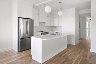 320 Maverick St, Unit 1 in Boston, MA - Building Photo - Building Photo