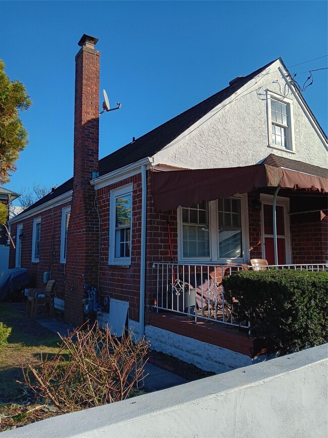 76 Clayton Ave in East Atlantic Beach, NY - Building Photo - Building Photo