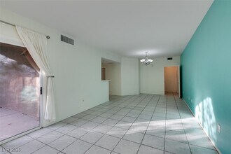8324 W Charleston Blvd in Las Vegas, NV - Building Photo - Building Photo