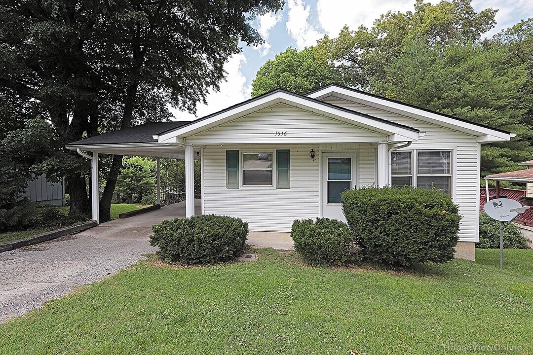 1516 Stoddard St in Cape Girardeau, MO - Foto de edificio
