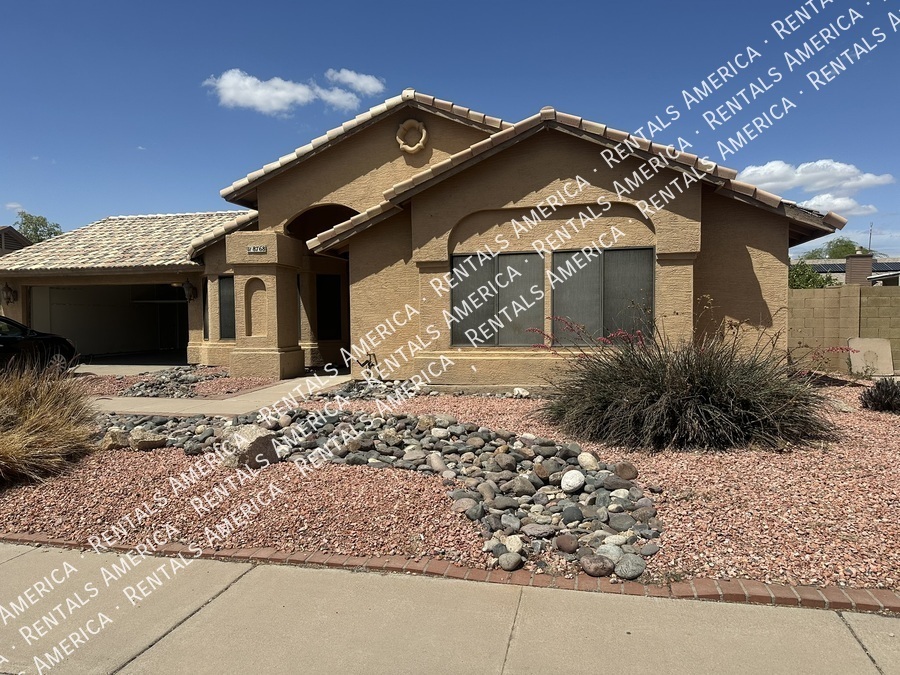 8768 W Berridge Ln in Glendale, AZ - Building Photo