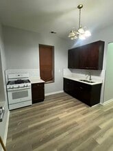 3252 W Armitage Ave, Unit 2R in Chicago, IL - Foto de edificio - Building Photo