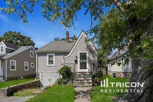 7404 Park Dr in Parkville, MD - Building Photo