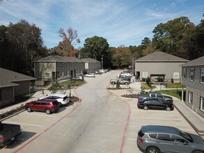 615 Hayman St in Huntsville, TX - Building Photo - Building Photo