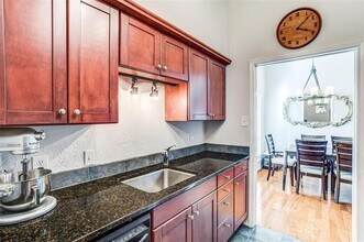 10421 High Hollows Dr in Dallas, TX - Building Photo - Building Photo