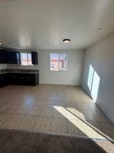 335 E 69th St in Los Angeles, CA - Foto de edificio - Building Photo