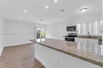 2176 NW 64th St in Miami, FL - Building Photo - Building Photo