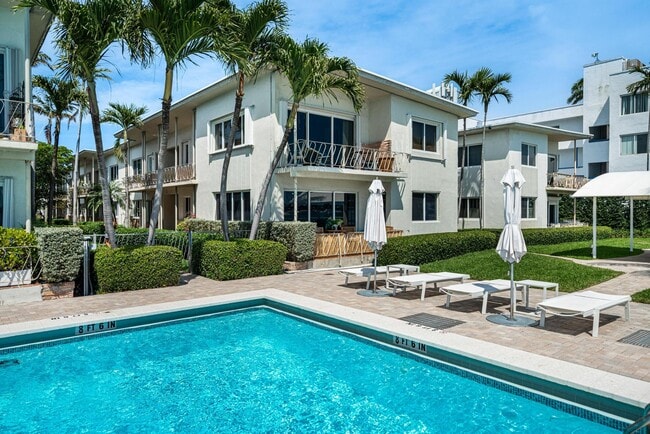 1130 Venetian Way, Unit 1E in Miami Beach, FL - Foto de edificio - Building Photo