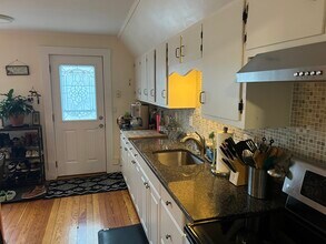 97 Massachusetts Ave, Unit 3 in Arlington, MA - Foto de edificio - Building Photo