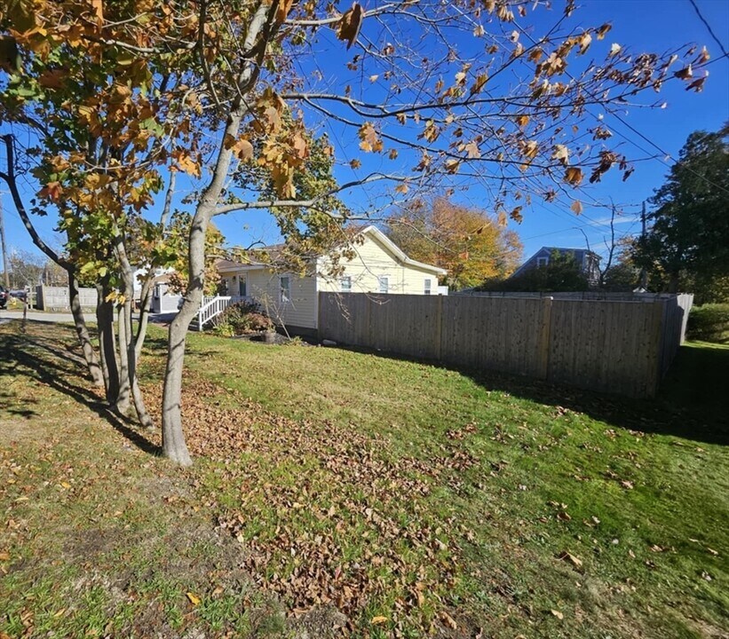 1037 Ocean St in Marshfield, MA - Building Photo