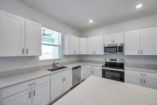 9328 Bonita Mar Dr in Parrish, FL - Building Photo - Building Photo