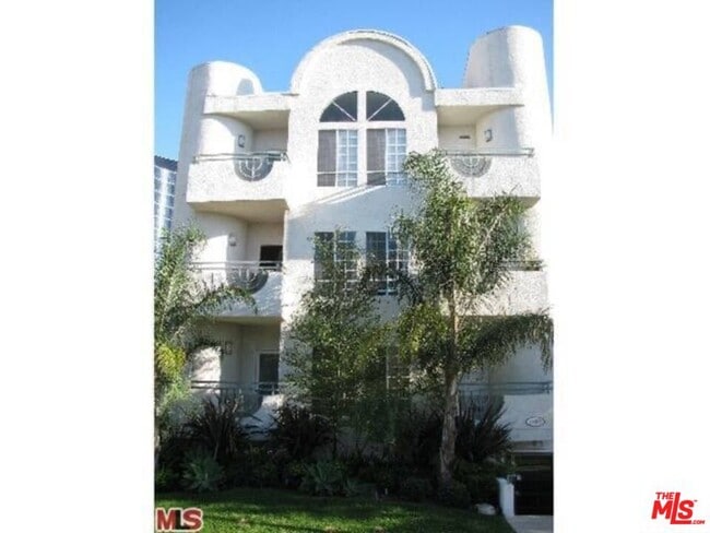 property at 11822 Goshen Ave
